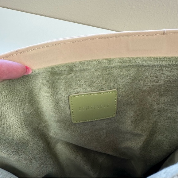 Comfyable Puffy Laptop Sleeve in Color Sand for 13 - 14 inch Mac Book - Picture 3 of 8